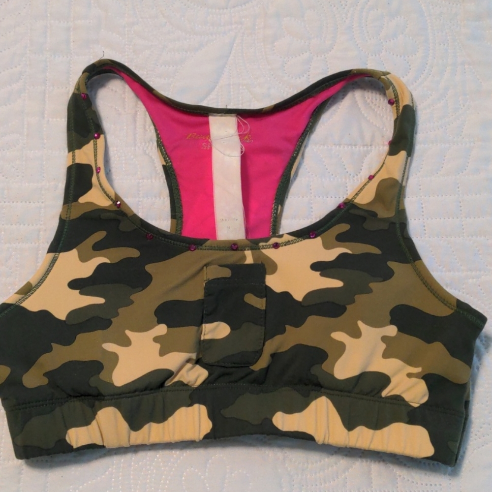 Camo pink sports bra perfect for shoot